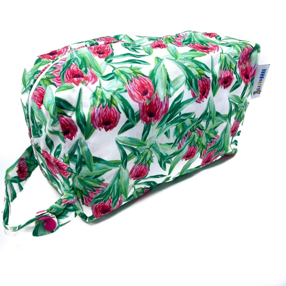 
                  
                    Bag with protea print
                  
                