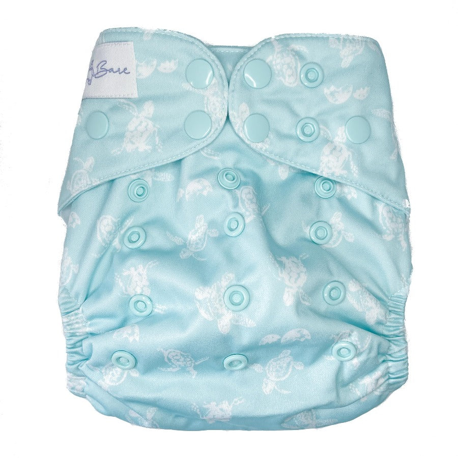 Cloth nappy with a turtle printed fabric. 