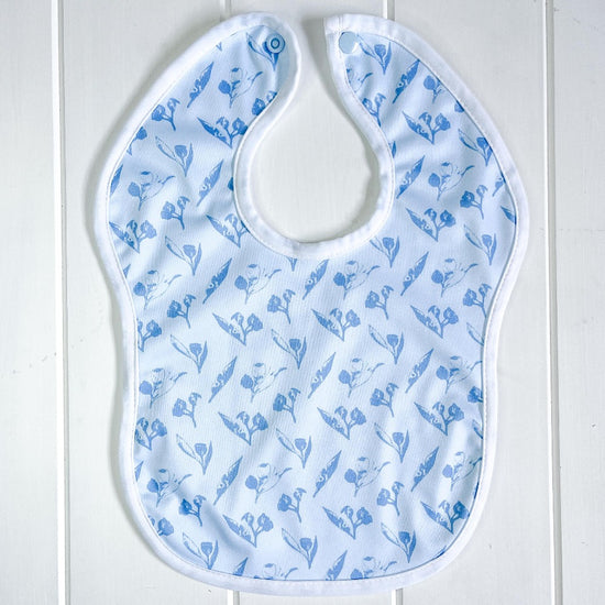 Load image into Gallery viewer, Baby bib with blue gumnut print
